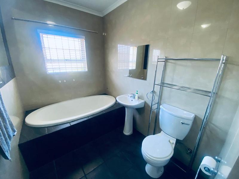To Let 2 Bedroom Property for Rent in De La Haye Western Cape